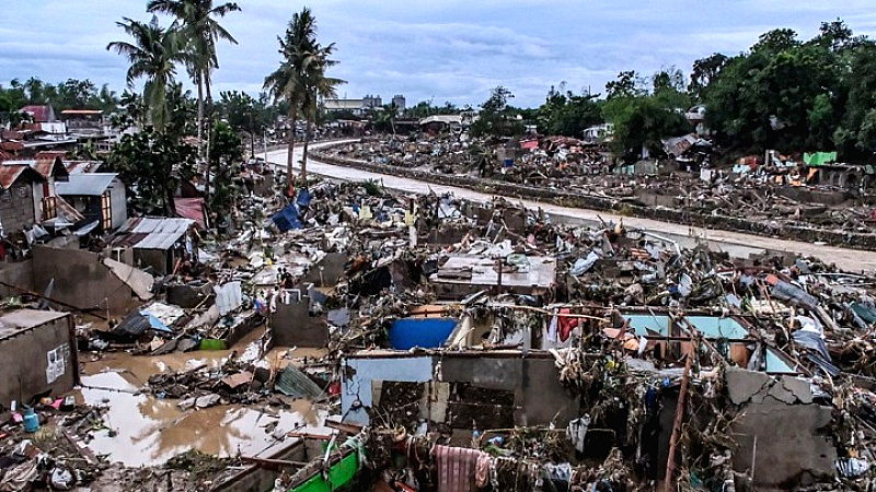 Φονικό πέρασμα του τυφώνα Καλμάγκι από τις Φιλιππίνες - Τουλάχιστον 66 νεκροί