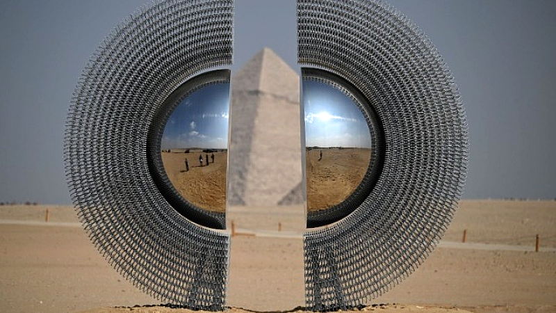 Forever Is Now 2025: Η σύγχρονη τέχνη αναδεικνύεται στο Οροπέδιο της Γκίζας