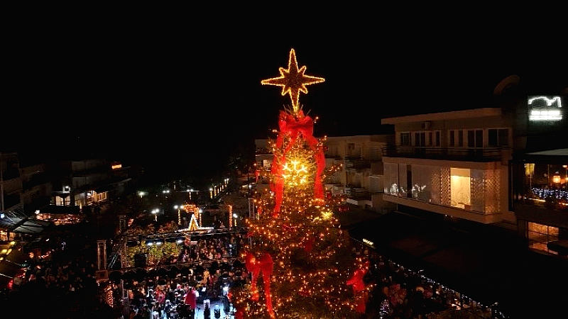 Φωταγώγηση στην Καλαμπάκα με δέντρο Ελπίδας από τον πληγωμένο Ασπροπόταμο