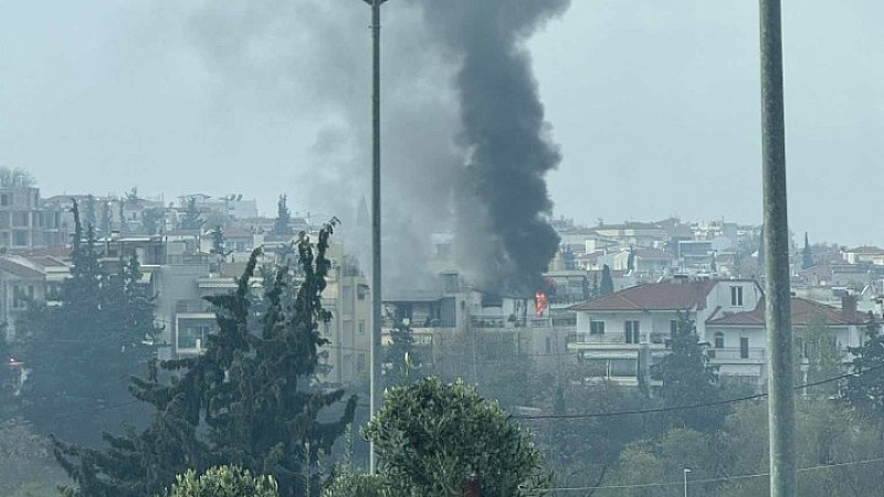 Εκδήλωση φωτιάς σε διαμέρισμα τρίτου ορόφου στην Πυλαία