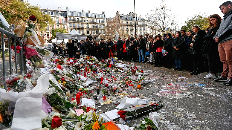 Γαλλία: Παρίσι σε μνημόσυνο για τα δέκα χρόνια από τις τρομοκρατικές επιθέσεις της 13ης Νοεμβρίου