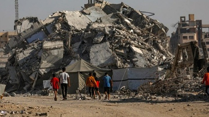 «Γάζα: Οχήματα του πάπα Φραγκίσκου μετατρέπονται σε κινητές μονάδες υγείας για τα παιδιά»