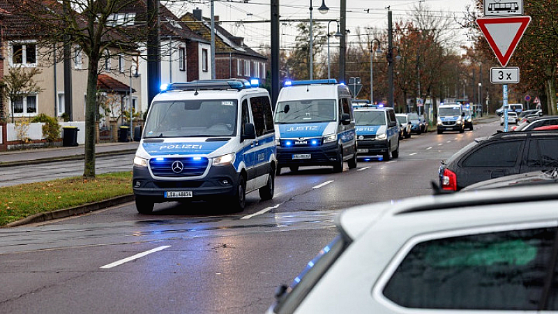Γερμανία: Αστυνομικοί πυροβόλησαν 12χρονη που τους επιτέθηκε με μαχαίρια