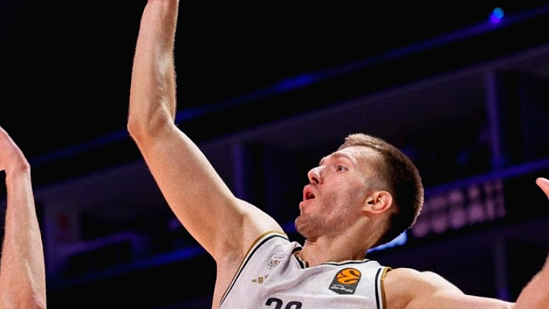 Η Ντουμπάι σταμάτησε την πορεία του Ερυθρού Αστέρα