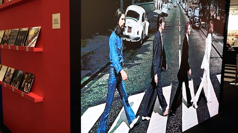 Η Τζοάνα Λάμλεϊ αποκαλύπτει την αληθινή μαγεία των Beatles