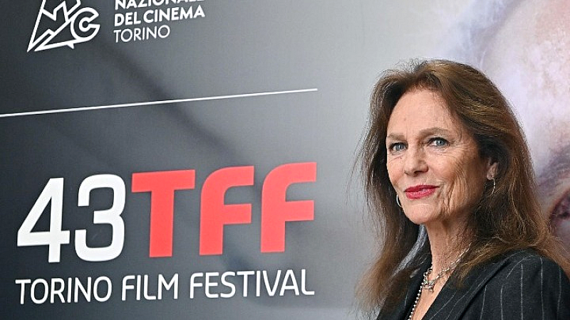 Η Ζακλίν Μπισέ αναλύει τους λόγους που εμποδίζουν τη σκηνοθεσία της