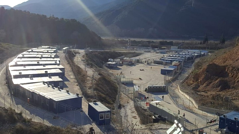 Η επιβολή αυστηρότερων διαδικασιών σε δομές φιλοξενίας μεταναστών επιβαρύνει την κατάσταση και προκαλεί αντιδράσεις