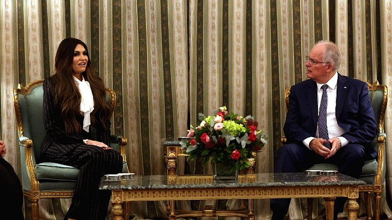 Η Κίμπερλι Γκιλφόιλ αναλαμβάνει τα καθήκοντά της ως πρέσβης των ΗΠΑ στην Ελλάδα