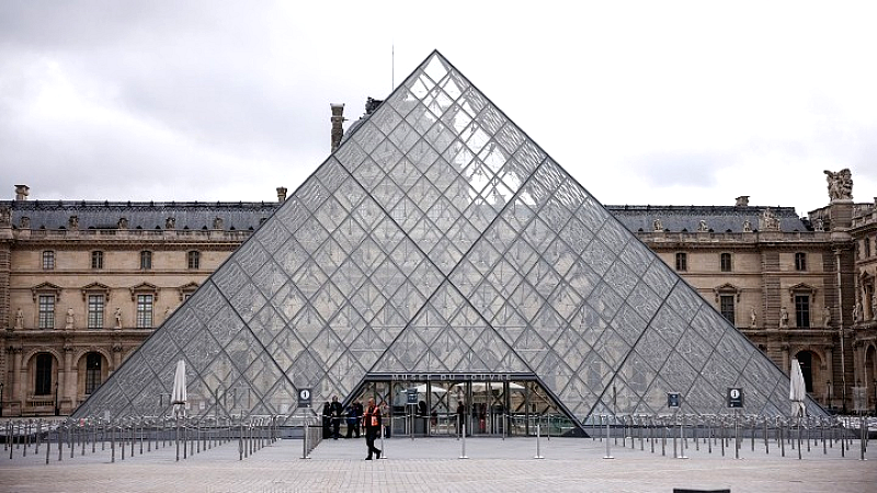 Η πρόεδρος του Λούβρου δεσμεύεται για τον εκσυγχρονισμό του μουσείου