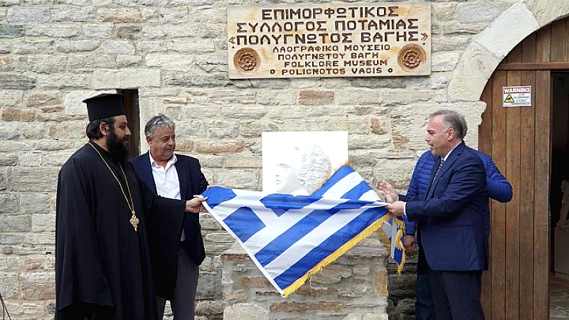 Η προτομή του σπουδαίου γλύπτη Πολύγνωτου Βαγή στον παραδοσιακό αρσανά της Θάσου