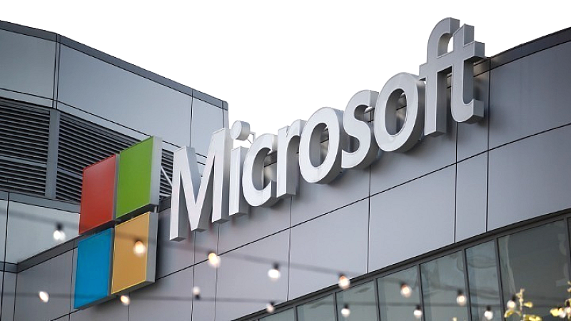 Επένδυση 15,2 δισεκατομμυρίων δολαρίων από τη Microsoft στον τομέα της τεχνητής νοημοσύνης στα ΗΑΕ