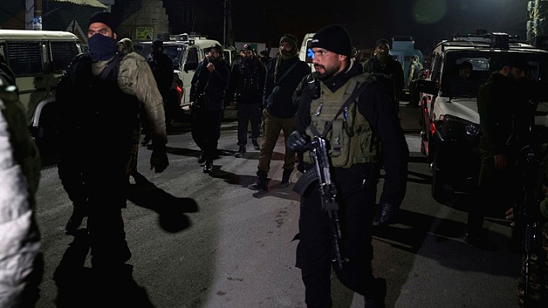 Ινδία: Τουλάχιστον 9 νεκροί και 29 τραυματίες από ισχυρή έκρηξη σε αστυνομικό τμήμα