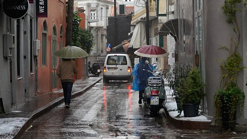 Επιδείνωση του καιρού στο ανατολικό Αιγαίο και την Αττική: 127 κλήσεις στην Πυροσβεστική
