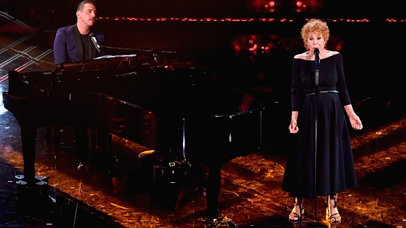 Ιταλία: Η τραγουδίστρια Ορνέλα Βανόνι πέθανε σε ηλικία 91 ετών