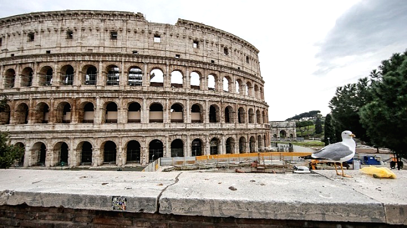 Μερική κατάρρευση του πύργου των κόμηδων κοντά στο Κολοσσαίο – Τραυματισμός εργάτη