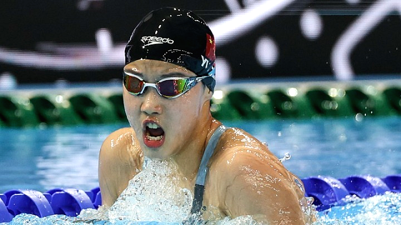Γιου Ζίντι: Η 13χρονη Κολυμβήτρια Κατέρρευσε το Ασιατικό Ρεκόρ στα 200 Μέτρα Μικτής Ατομικής