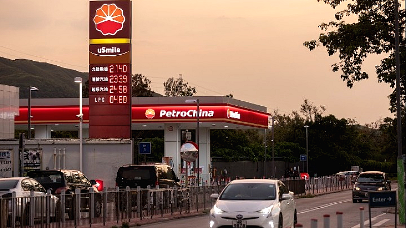 Μείωση τιμών βενζίνης και πετρελαίου στην Κίνα: Αντίκτυποι από τις διεθνείς αγορές