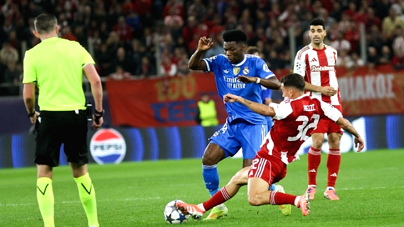 Κοίταξε στα μάτια τη «βασίλισσα»