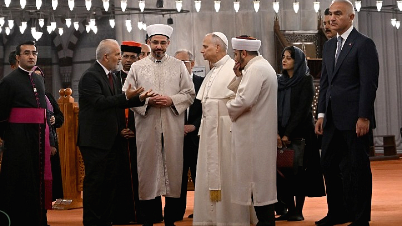Κωνσταντινούπολη: Επίσκεψη του Πάπα Λέοντα ΙΔ’ στο τέμενος Σουλταναχμέτ και τη Συριακή Ορθόδοξη Εκκλησία