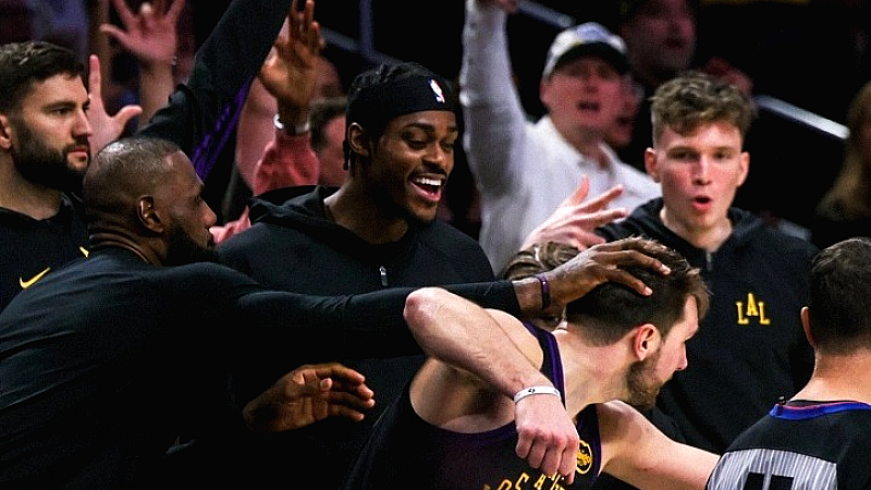 ΛεΜπρον Τζέιμς: «Ποια πίεση όταν έχεις έναν υποψήφιο MVP όπως ο Ντόντσιτς;»