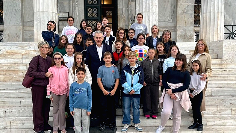 Μ. Χαρακόπουλος: Η τεχνολογία και οι κίνδυνοι της αποξένωσης για τη νέα γενιά