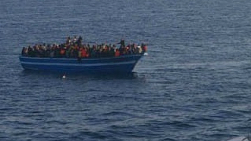 Ναυάγιο πλεούμενου στη Μαλαισία: Τουλάχιστον ένας νεκρός και εκατοντάδες αγνοούμενοι