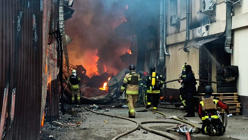 Μαζικοί βομβαρδισμοί σε Ουκρανία και Ρωσία: έξι θάνατοι στο Κίεβο και τρεις στη Ροστόφ