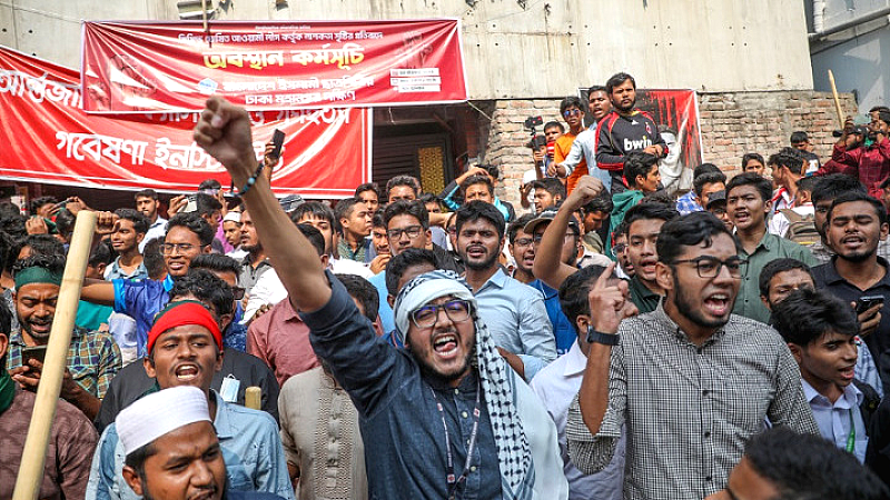 Μπανγκλαντές: Αυξάνονται οι εντάσεις και οι επιθέσεις πριν την ετυμηγορία στη δίκη της Χασίνα