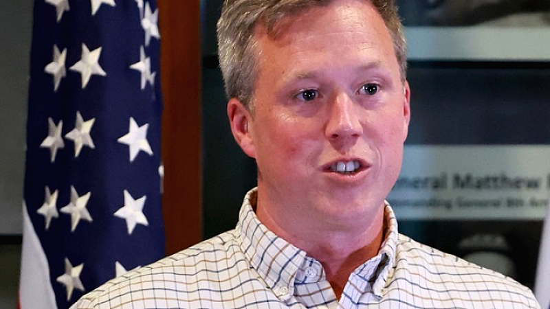 Σημαντική συνάντηση του αμερικανού υπουργού Στρατού με ρωσική αντιπροσωπεία στο Αμπού Ντάμπι