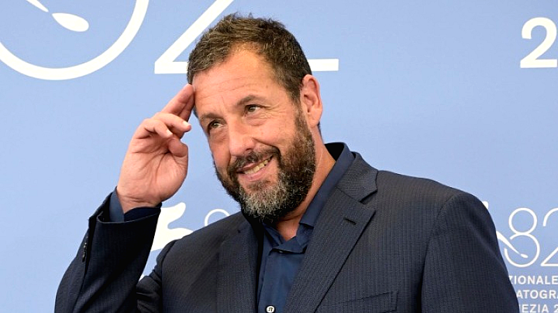 Ο Άνταμ Σάντλερ βραβεύεται από το Φεστιβάλ Κινηματογράφου του Παλμ Σπρινγκς