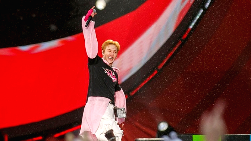 Ο Bang Chan λανσάρει το νέο του κομμάτι «Roman Empire» σε συνεργασία με τον Fendi