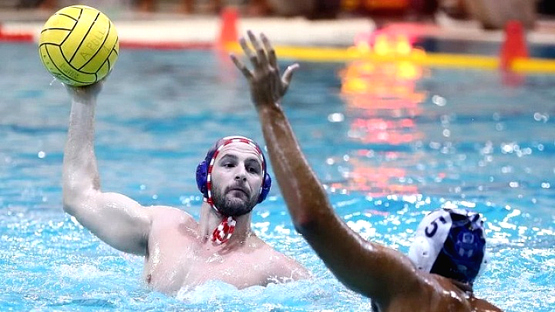 Θρίαμβος του Ολυμπιακού με 15-14 επί του Απόλλωνα στο Σεράφειο