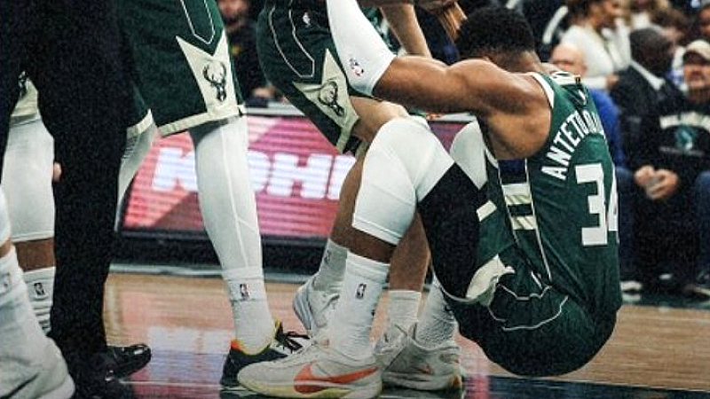 Γιάννης Αντετοκούνμπο αποχωρεί λόγω τραυματισμού, ήττα για Μιλγουόκι στο Κλίβελαντ