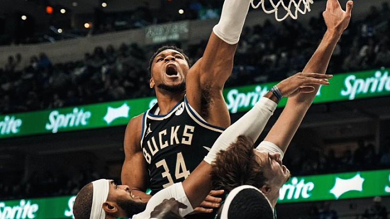 Ο Γιάννης «έγραψε» την ανατροπή των Μπακς στο Ντάλας