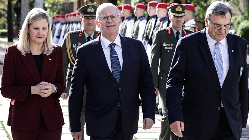 Ο Κων. Τασούλας στην τελετή Αφής της Ολυμπιακής Φλόγας των 25ων Χειμερινών Ολυμπιακών Αγώνων - Τις αξίες του Ολυμπισμού επισήμανε ο ΠτΔ