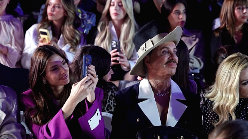 Ο Λάκης Γαβαλάς καθοδηγεί τους νέους δημιουργούς στην 37η Athens Fashion Week