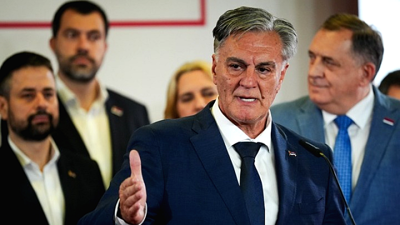 Ο Σίνισα Κάραν ανακηρύσσεται νικητής στις πρόωρες προεδρικές εκλογές της Σερβικής Δημοκρατίας