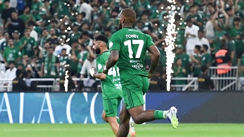 Ο Ιβάν Τόνεϊ αποφασίζει να μειώσει τις αποδοχές του κατά 50% για την επιστροφή του στην Premier League