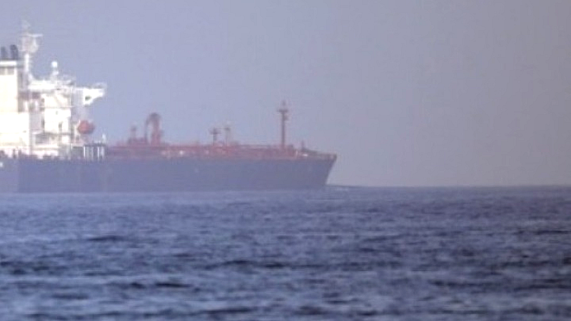 Η κυριαρχία του «σκιώδους στόλου» στα γηρασμένα δεξαμενόπλοια – Αμετάβλητη η ροή του «μαύρου χρυσού» παρά τις αμερικανικές κυρώσεις