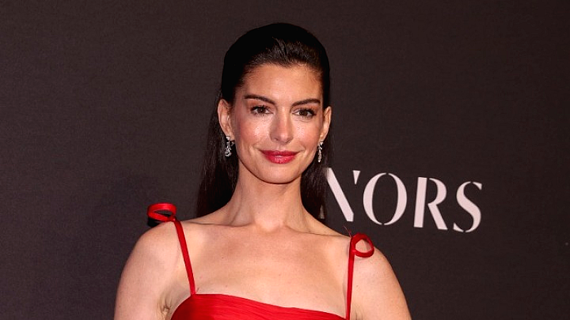 Η Μέριλ Στριπ και η Αν Χάθαγουεϊ επιστρέφουν στο πολυαναμενόμενο «The Devil Wears Prada 2»