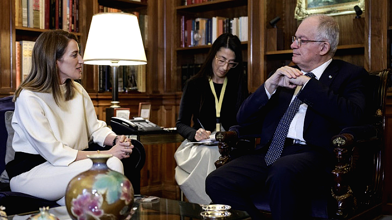 Οι προκλήσεις της Ευρώπης στο επίκεντρο της συνάντησης Τασούλα με τη Μέτσολα στο Προεδρικό Μέγαρο