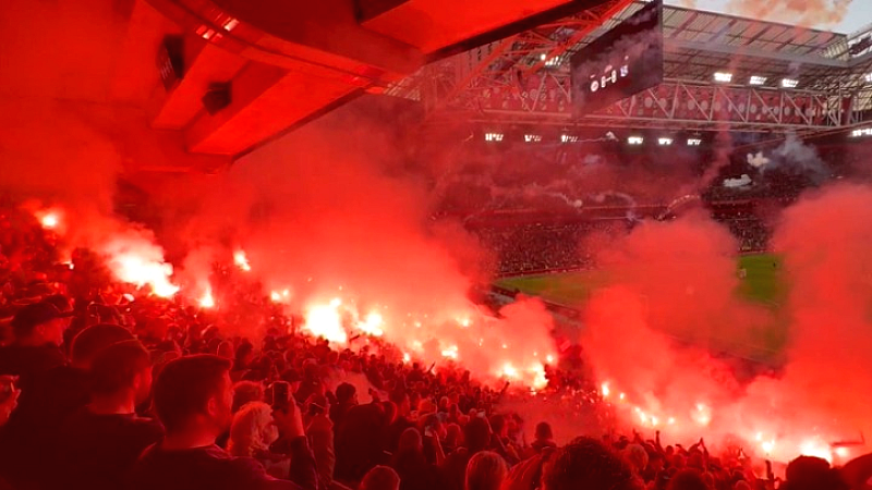 Οριστική διακοπή του αγώνα Άγιαξ-Γκρόνινγκεν εξαιτίας καπνογόνων