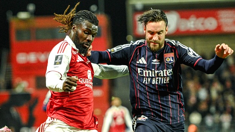 Η Λιόν αντέχει με 10 παίκτες στην αναμέτρηση με την Μπρεστ