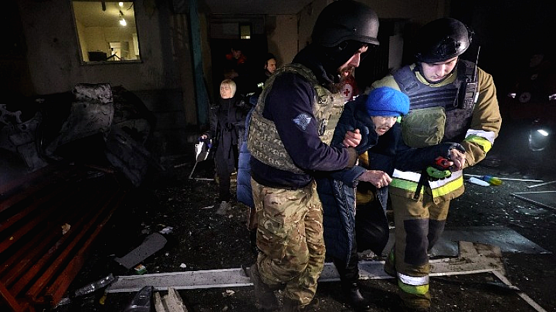 Σφοδρή ρωσική επίθεση στην Ουκρανία προκαλεί τουλάχιστον 20 θύματα, ενώ ο Ζελένσκι συναντά τον Ερντογάν στην Τουρκία