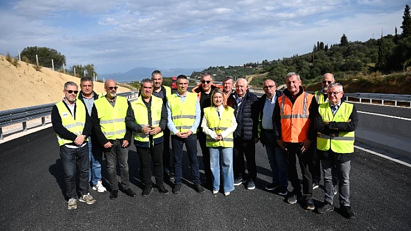 Πάτρα: Αυτοψία του υπουργού Υποδομών και Μεταφορών Χρίστου Δήμα στα τελευταία 10 χιλιόμετρα του αυτοκινητόδρομου Πατρών-Πύργου – Πότε θα δοθούν στην κυκλοφορία