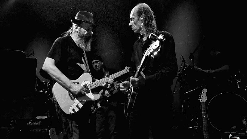 Πέντε χρόνια από τον θάνατο του Νίκου Σπυρόπουλου: ο Βασίλης μιλάει για τη συναυλία στο Κύτταρο στη μνήμη του