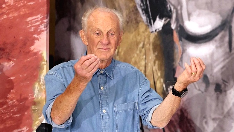 Απώλεια στον κόσμο της μόδας: Πέθανε ο Πολ Κοστέλο, σχεδιαστής της πριγκίπισσας Νταϊάνα