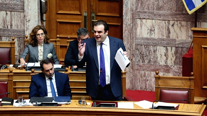 Προϋπολογισμός 2026: Στρατηγικές ενίσχυσης εισοδημάτων και φορολογικών ελαφρύνσεων για τη μεσαία τάξη και τις οικογένειες