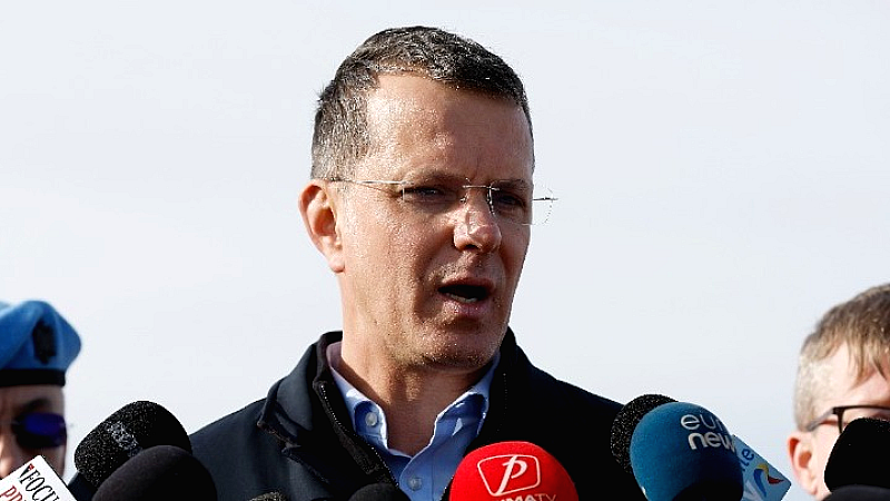 Ρουμανία: Παραίτηση του υπουργού Άμυνας λόγω ψευδών στοιχείων στο βιογραφικό του