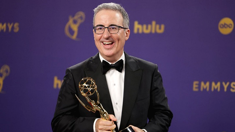 Σε δημοπρασία του «Last Week Tonight With John Oliver» συγκεντρώθηκαν 1,54 εκ. δολ. για την CPB